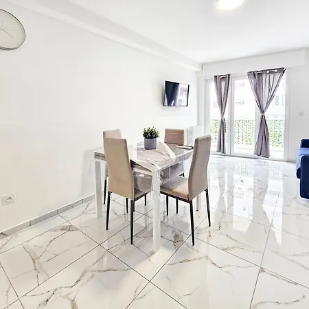 New Big Flat 8 Pers Ac Wifi